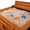 Kép 10/22 - Zárható fa homokozó padokkal és tetővel gyerekeknek Baby Mix 120x120 cm