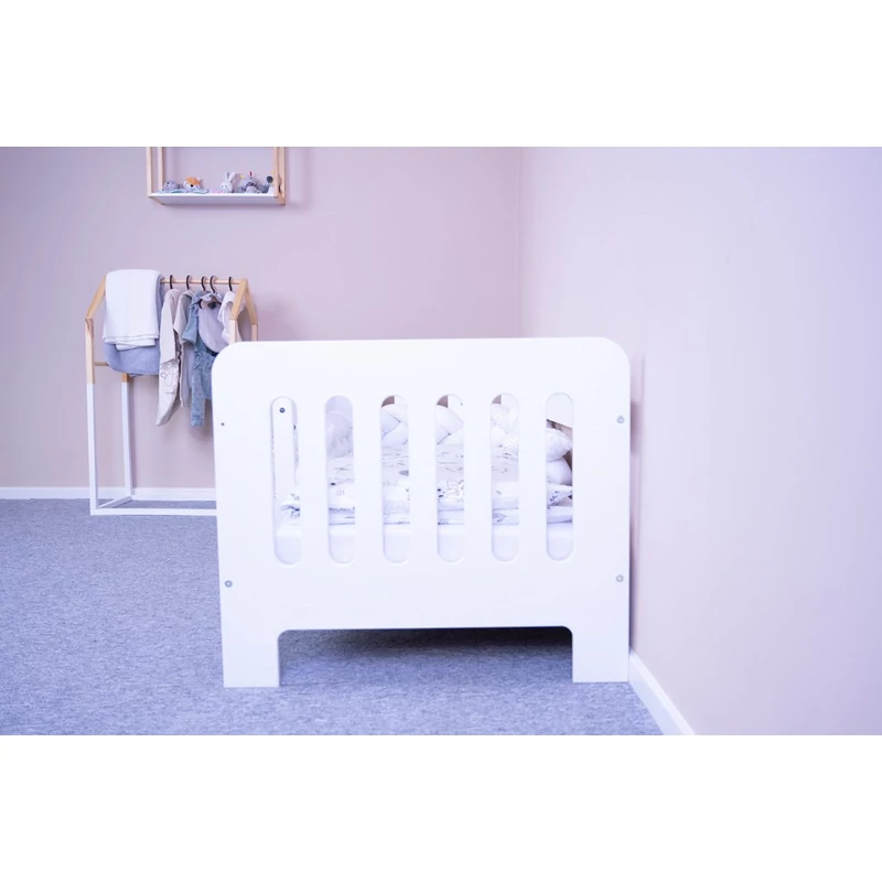 <p>Gyerekágy leesésgátlóval New Baby ERIK 140x70 cm fehér</p>