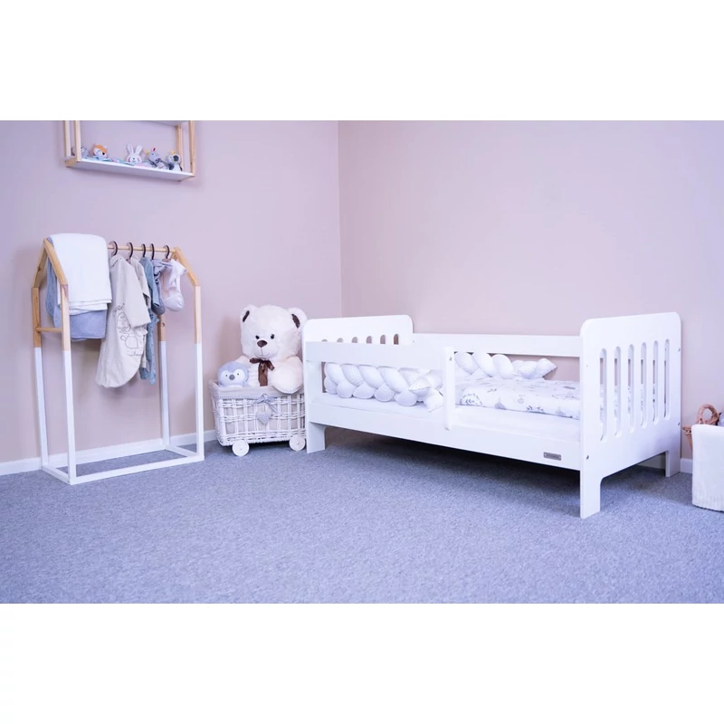 <p>Gyerekágy leesésgátlóval New Baby ERIK 140x70 cm fehér</p>